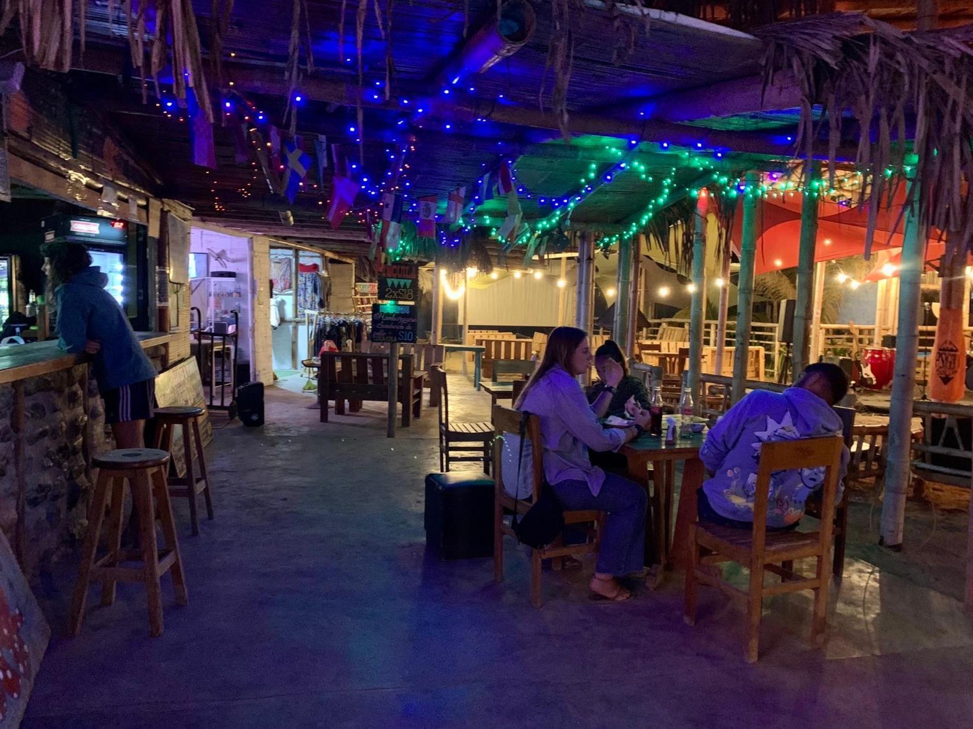 Saigon Backpackers Hostel Máncora Eksteriør bilde